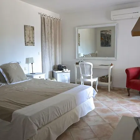 לינה וארוחת בוקר Lone Star House 4*